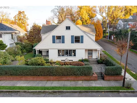 2056 SW Montgomery Dr, Portland, OR 97201