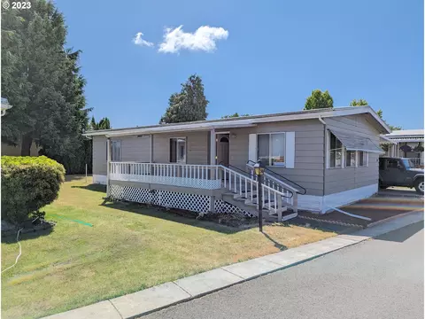 1225 W 10th Ave #30, Junction City, OR 97448