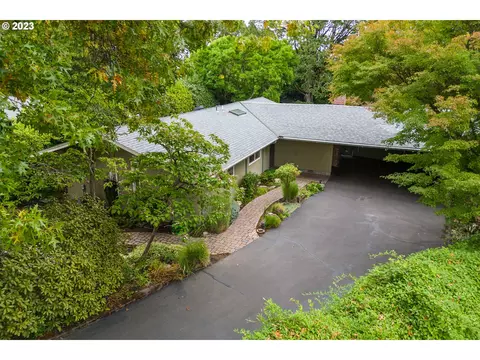 1555 NW Woodland Dr, Corvallis, OR 97330