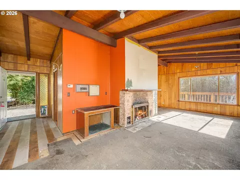 Living - 11736 Orchard Ave, Mapleton, OR 97453 photo 7 of 10