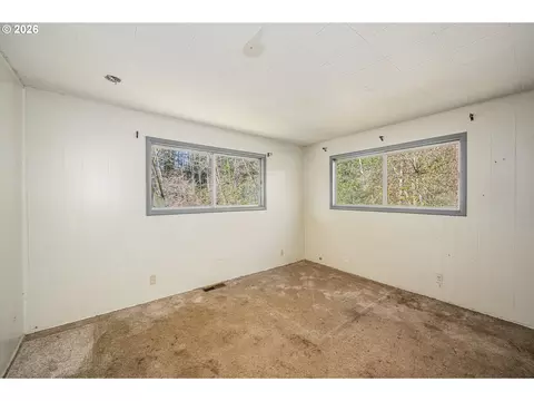 Bedroom - 11736 Orchard Ave, Mapleton, OR 97453 photo 3 of 7