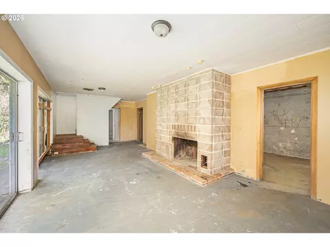 Living - 11736 Orchard Ave, Mapleton, OR 97453 photo 4 of 10