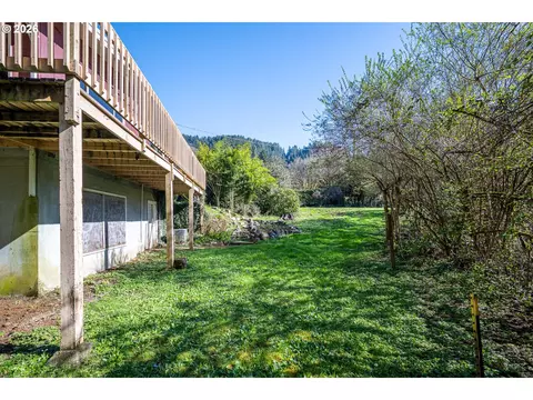 Exterior - 11736 Orchard Ave, Mapleton, OR 97453 photo 4 of 4