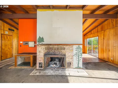 Living - 11736 Orchard Ave, Mapleton, OR 97453 photo 8 of 10