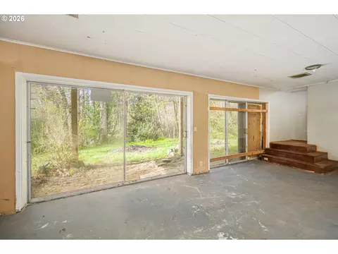 Living - 11736 Orchard Ave, Mapleton, OR 97453 photo 5 of 10