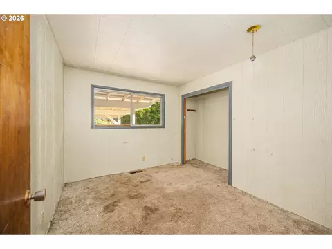 Bedroom - 11736 Orchard Ave, Mapleton, OR 97453 photo 7 of 7