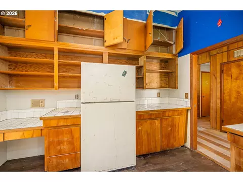 Kitchen - 11736 Orchard Ave, Mapleton, OR 97453 photo 2 of 2