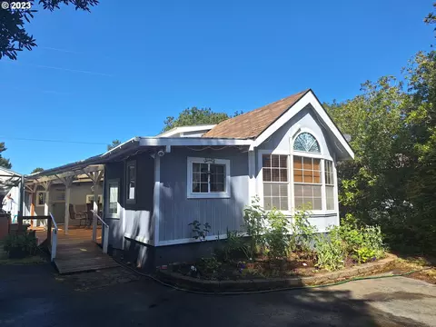 165 Outer Dr, Florence, OR 97439