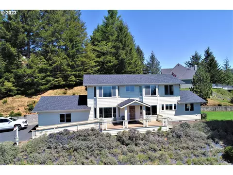 275 Marine Dr, Brookings, OR 97415