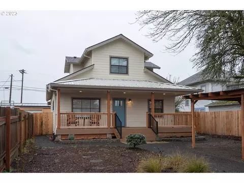 250 S Park St, Carlton, OR 97111