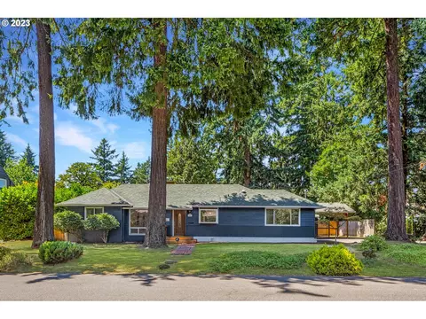 921 NE 111th Ave, Portland, OR 97220