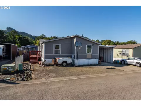 550 S State St #118, Sutherlin, OR 97479