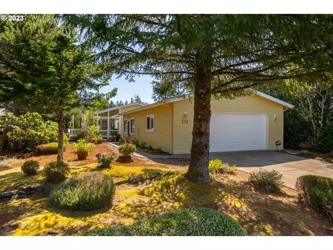 516 Robin Ln, Florence, OR 97439