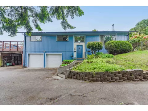 93702 Bay Park Ln, Coos Bay, OR 97420