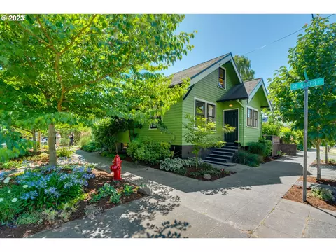704 SE 42nd Ave, Portland, OR 97215