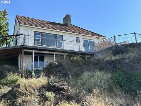 1017 E 7th St, The Dalles, OR 97058