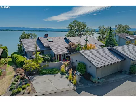 8626 NW Lakeshore Ave, Vancouver, WA 98665