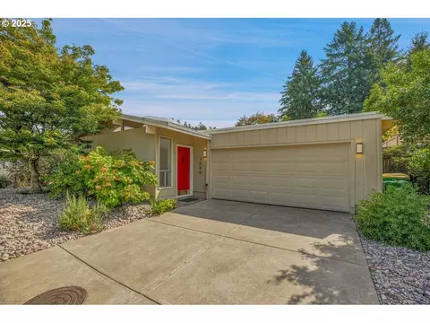 7090 SW 84th Ave, Portland, OR 97223