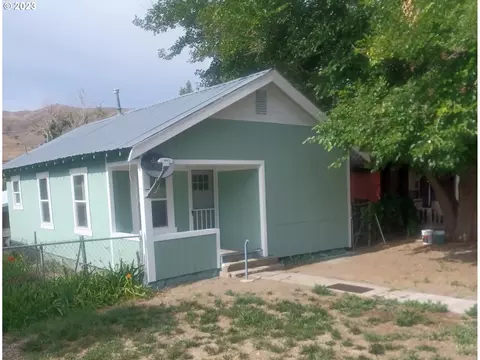 75 W Madison St, Huntington, OR 97907