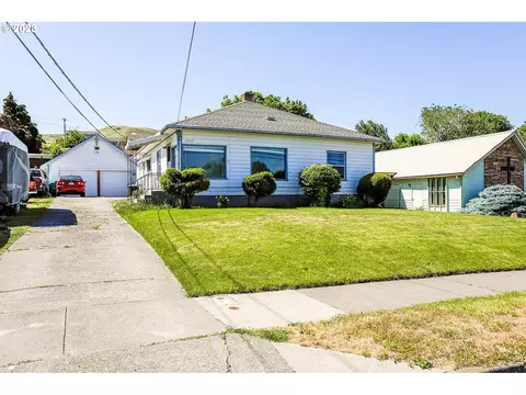 2322 E 12th St, The Dalles, OR 97058
