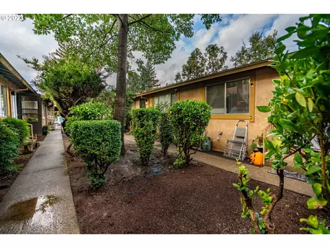 145 Cedar St, Rogue River, OR 97537