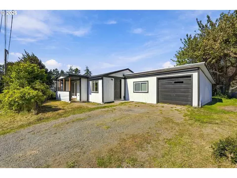 1616 Lund Ave, Coos Bay, OR 97420