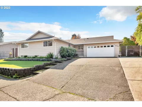 576 67th St, Springfield, OR 97478