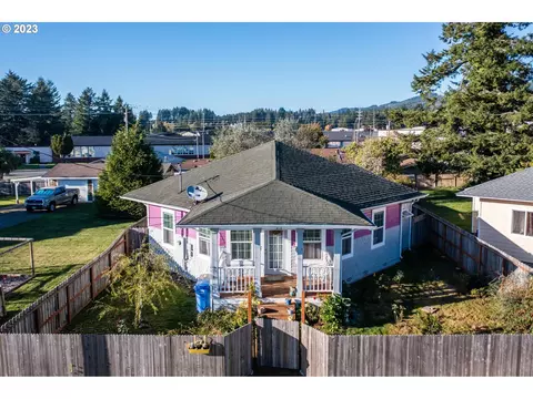 518 Pine St, Brookings, OR 97415
