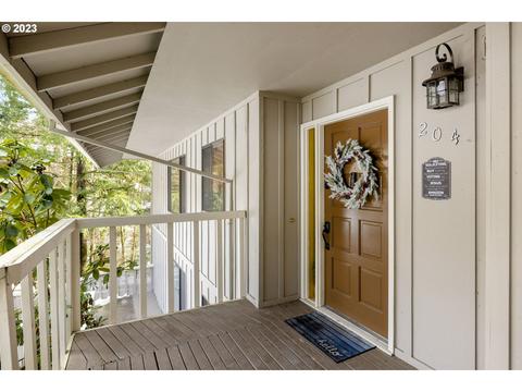 204 Cervantes, Lake Oswego, OR 97035