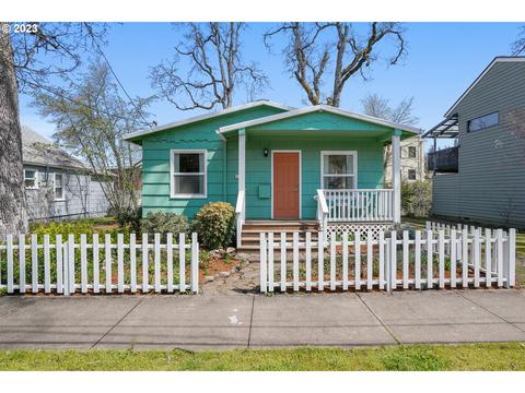 135 Fiske St, Silverton, OR 97381