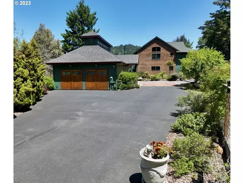 16755 Salmonberry Rd, Brookings, OR 97415