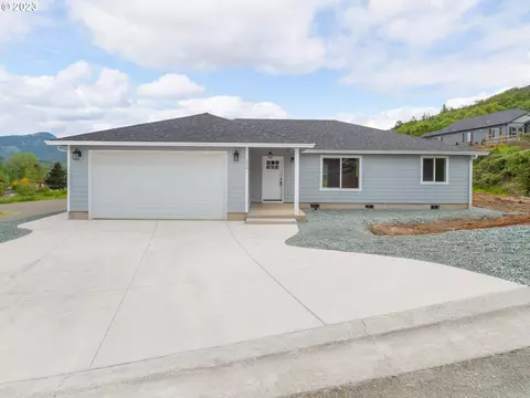 110 Rollin Ct, Myrtle Creek, OR 97457