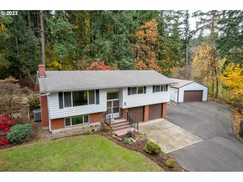 16901 S Creekside Ct, Oregon City, OR 97045