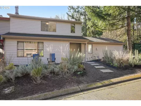 13 Mountain Cir, Lake Oswego, OR 97035