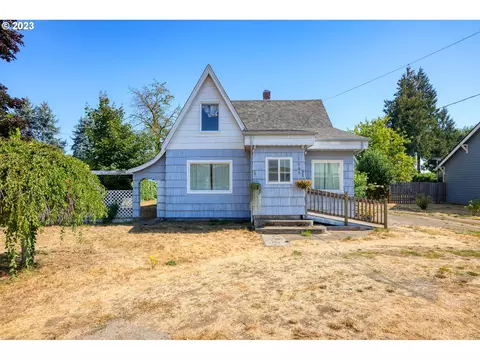 1265 Young St, Woodburn, OR 97071