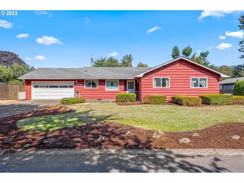 2735 Country Ln, Eugene, OR 97401