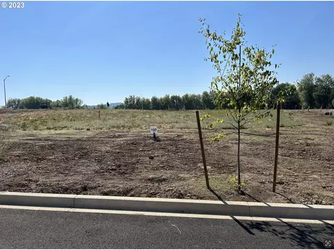 1536 NW Pinehurst Dr #108, Mcminnville, OR 97128