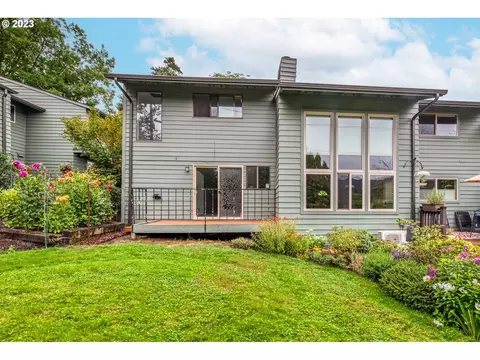 4439 Fox Hollow Rd #8, Eugene, OR 97405