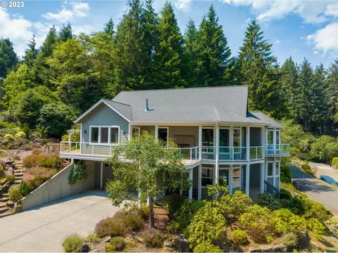 83450 Parkway Dr, Florence, OR 97439