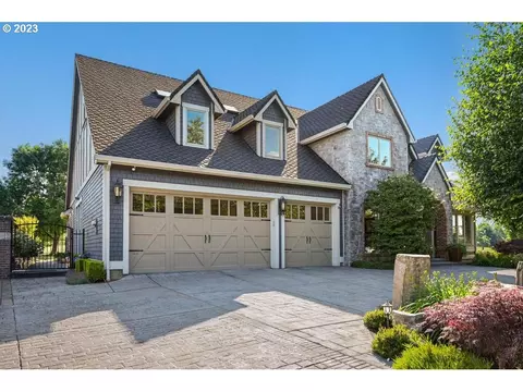 902 Hazelnut Dr, Woodburn, OR 97071