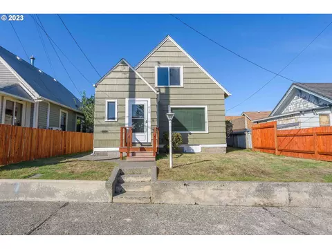 838 Colorado Ave, North Bend, OR 97459