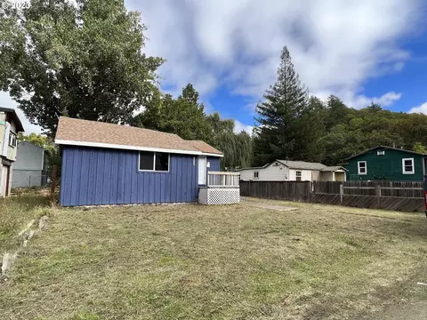 205 SE Mill St, Myrtle Creek, OR 97457