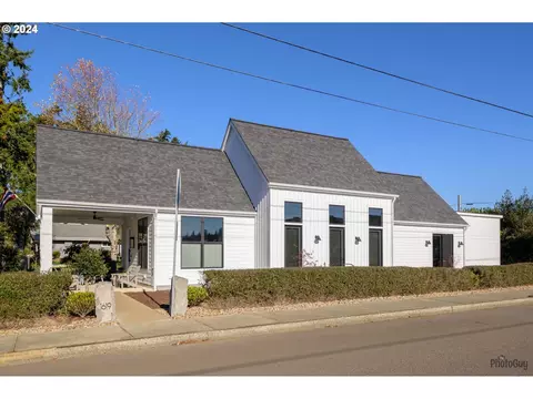 1619 2nd St, Florence, OR 97439