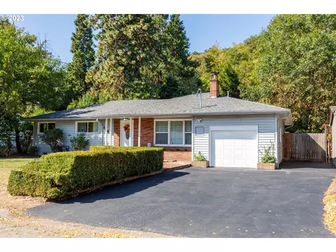 1564 Kendall St, Roseburg, OR 97471