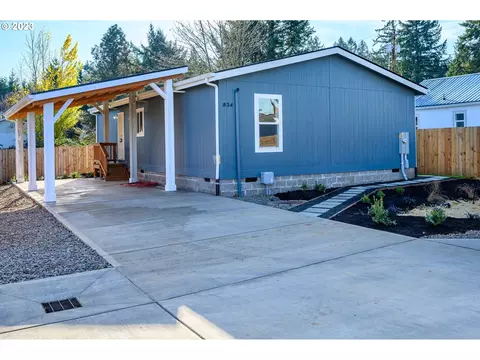 834 SW Cherry St #PAR1, Willamina, OR 97396