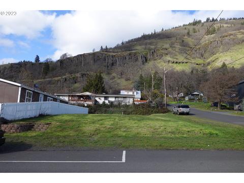 314 E Humboldt St, Bingen, WA 98605