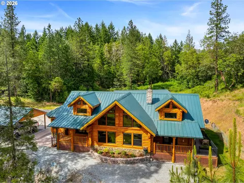 225 SEagle Ridge Dr, Canyonville, OR 97417
