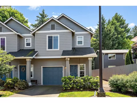810 E 9th St #D17, Newberg, OR 97132