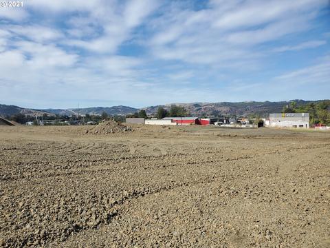 261 Grant Smith Rd, Roseburg, OR 97471