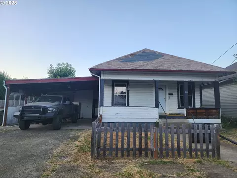 166 SE Hoover Ave, Roseburg, OR 97470